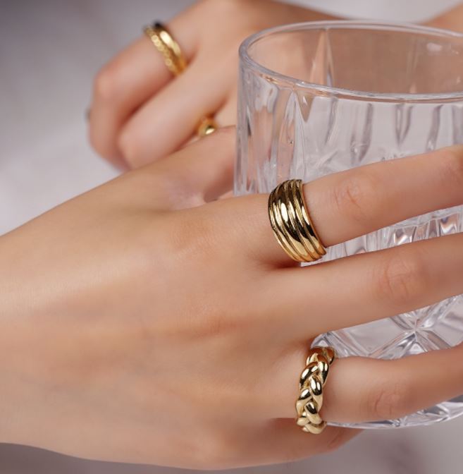 Ring "Braided Twist" Edelstahl mit 14K premium Vergoldung in zwei Farben